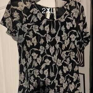 Floral Black and White Women's Top - Size 2XL